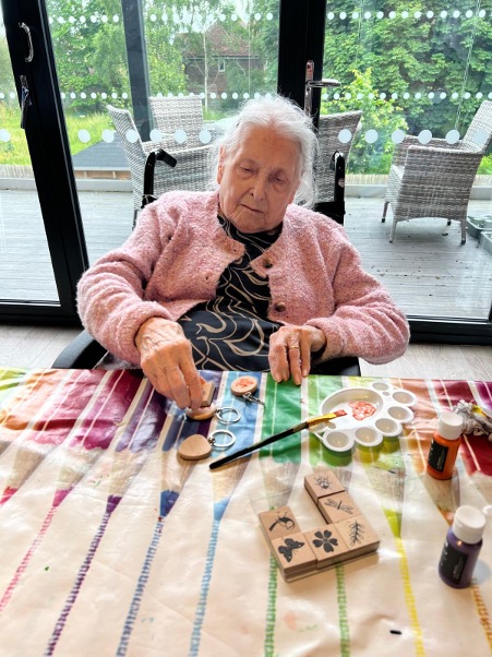 older lady doing arts and crafts